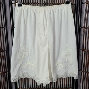 Vintage bloomers size small. Unionmade